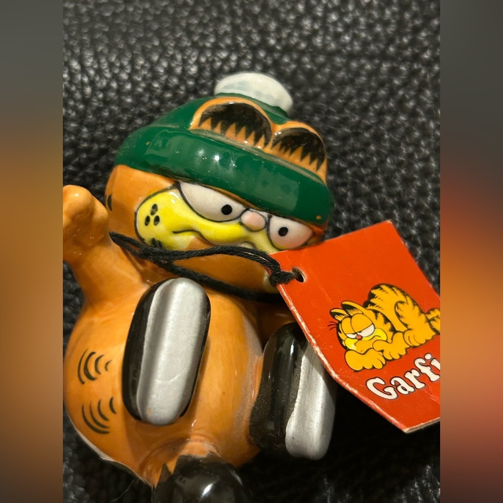 Vintage Garfield Ice Skating Figurine Enesco 1981 Made Korea Original Sticke